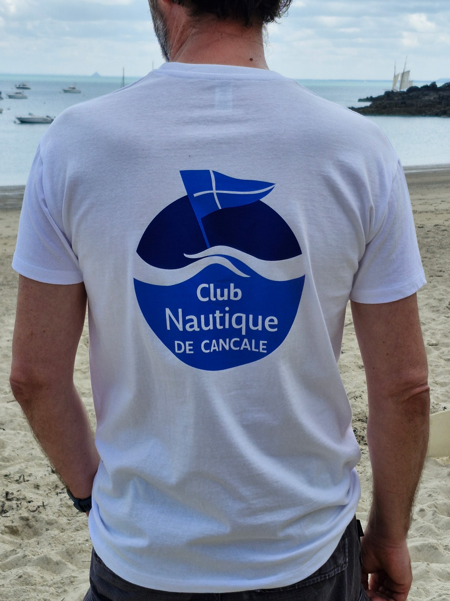 Arrière du tee-shirt avec le logo du CNC